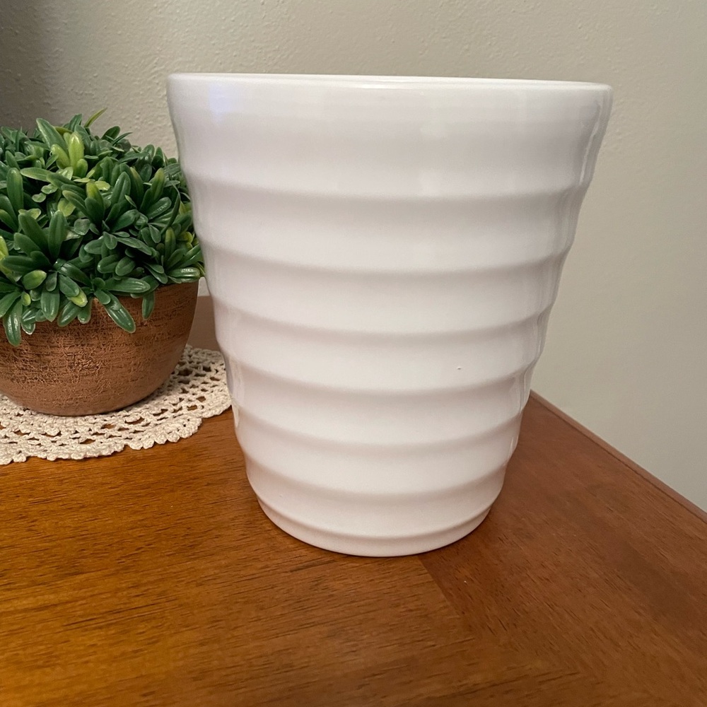 White Ceramic Orchid or Plant Planter in Excellent Condition